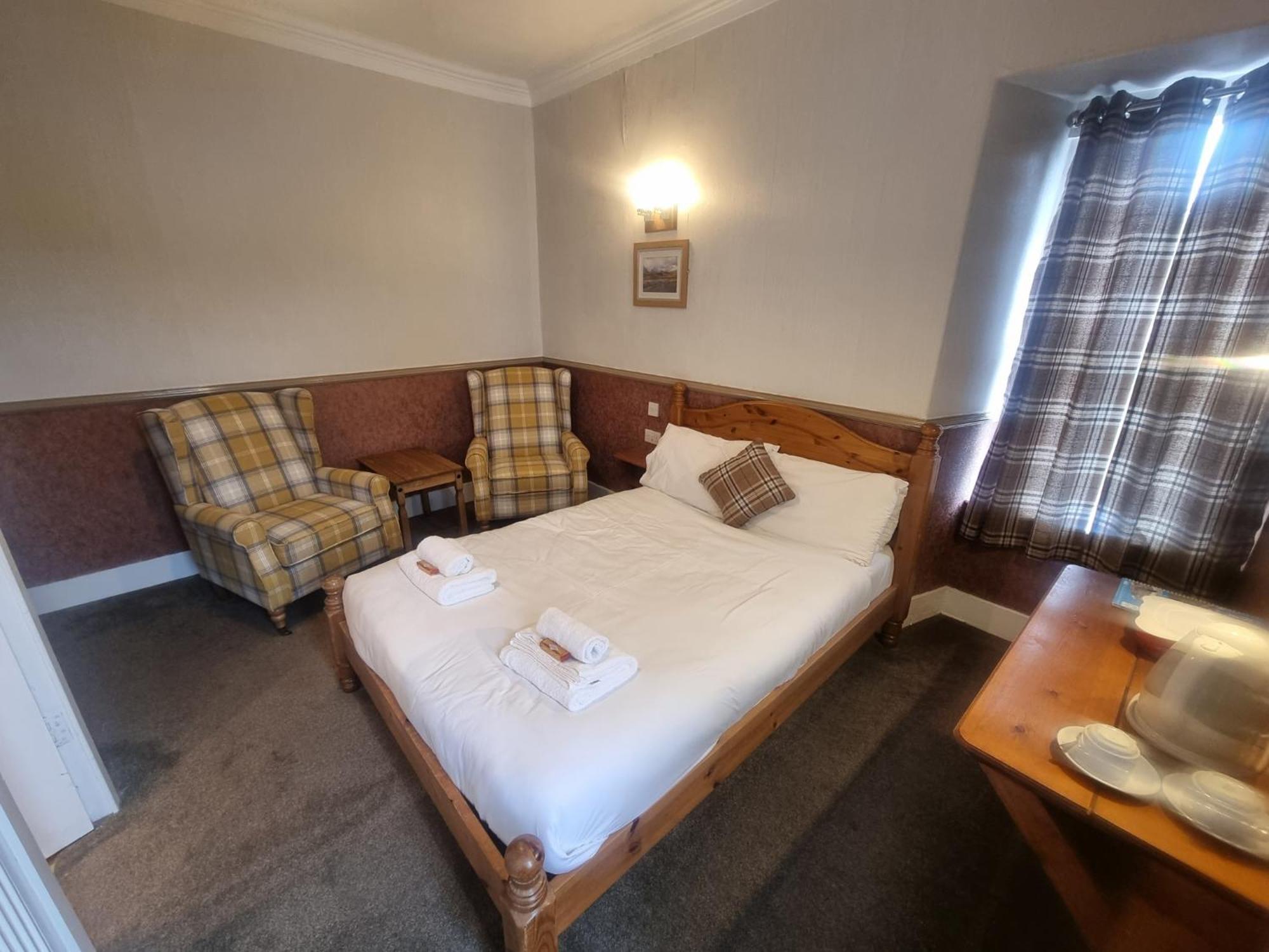 Roy Bridge Hotel Fort William Buitenkant foto
