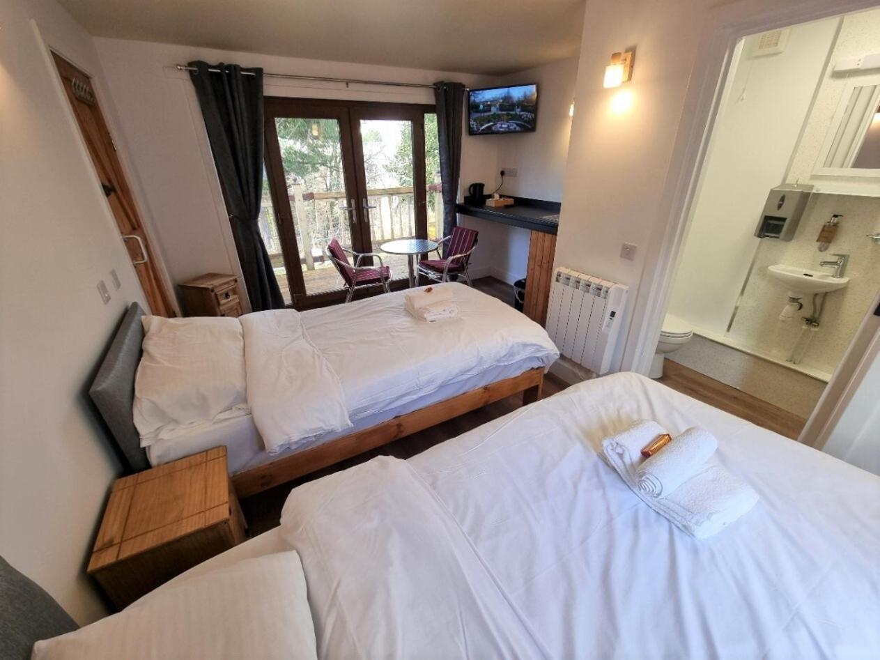 Roy Bridge Hotel Fort William Buitenkant foto