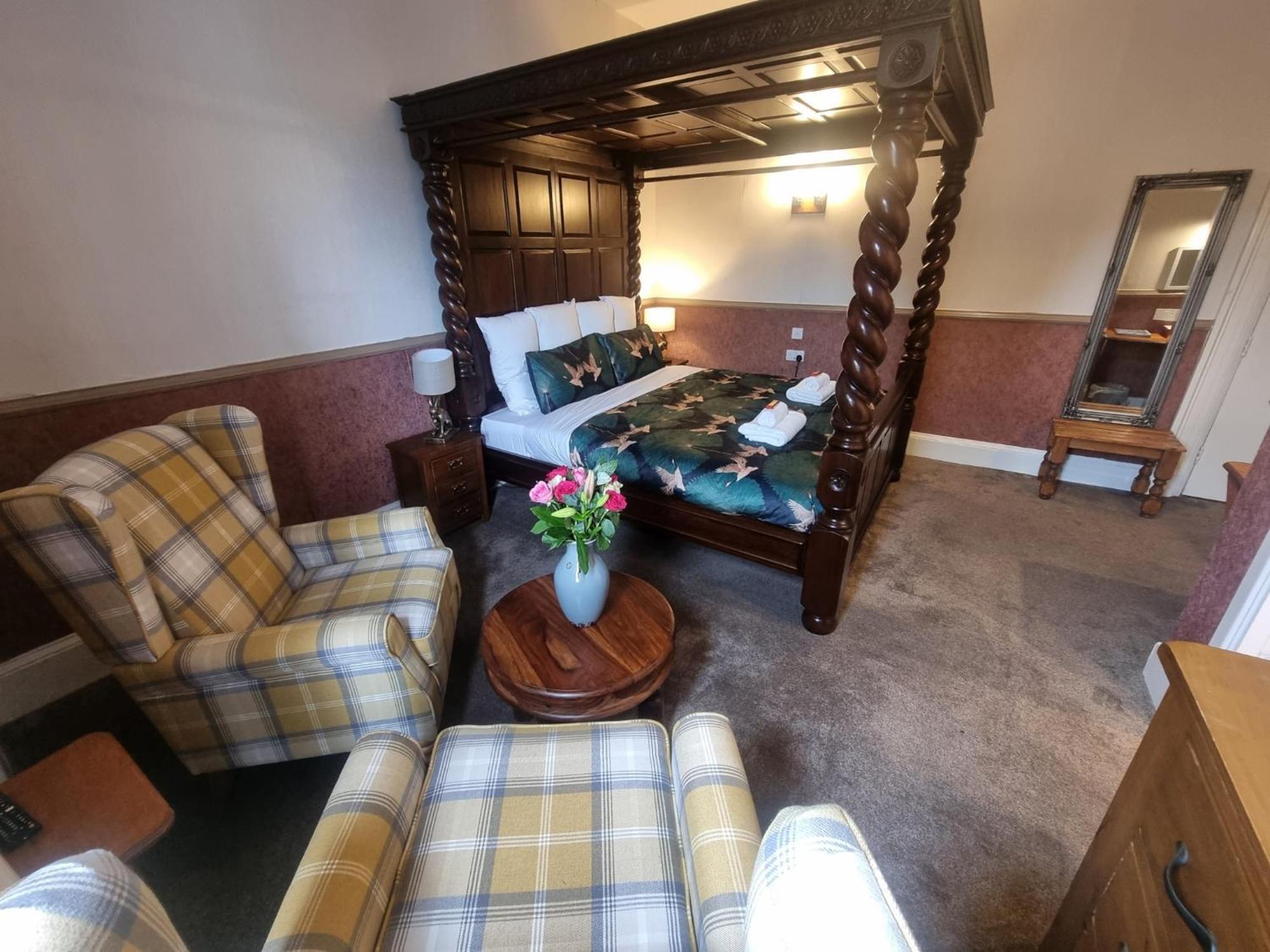 Roy Bridge Hotel Fort William Buitenkant foto