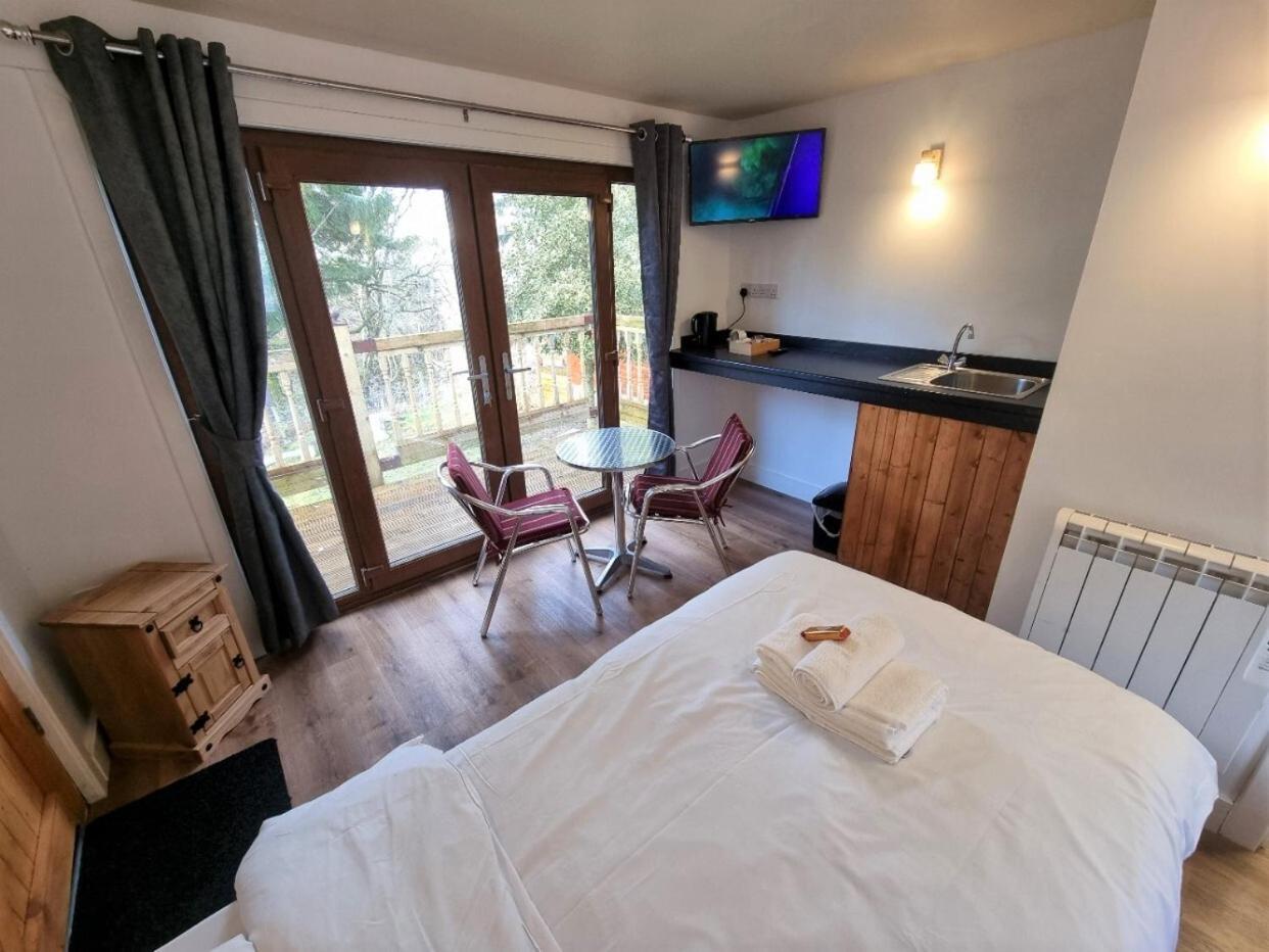 Roy Bridge Hotel Fort William Buitenkant foto