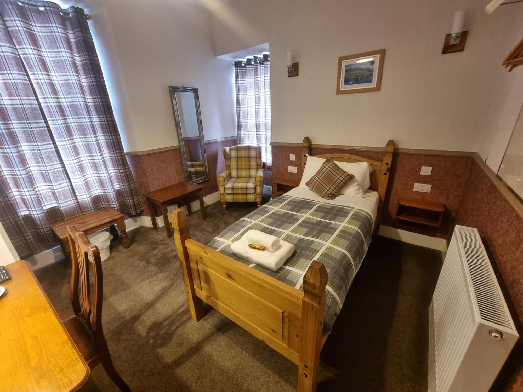 Roy Bridge Hotel Fort William Buitenkant foto