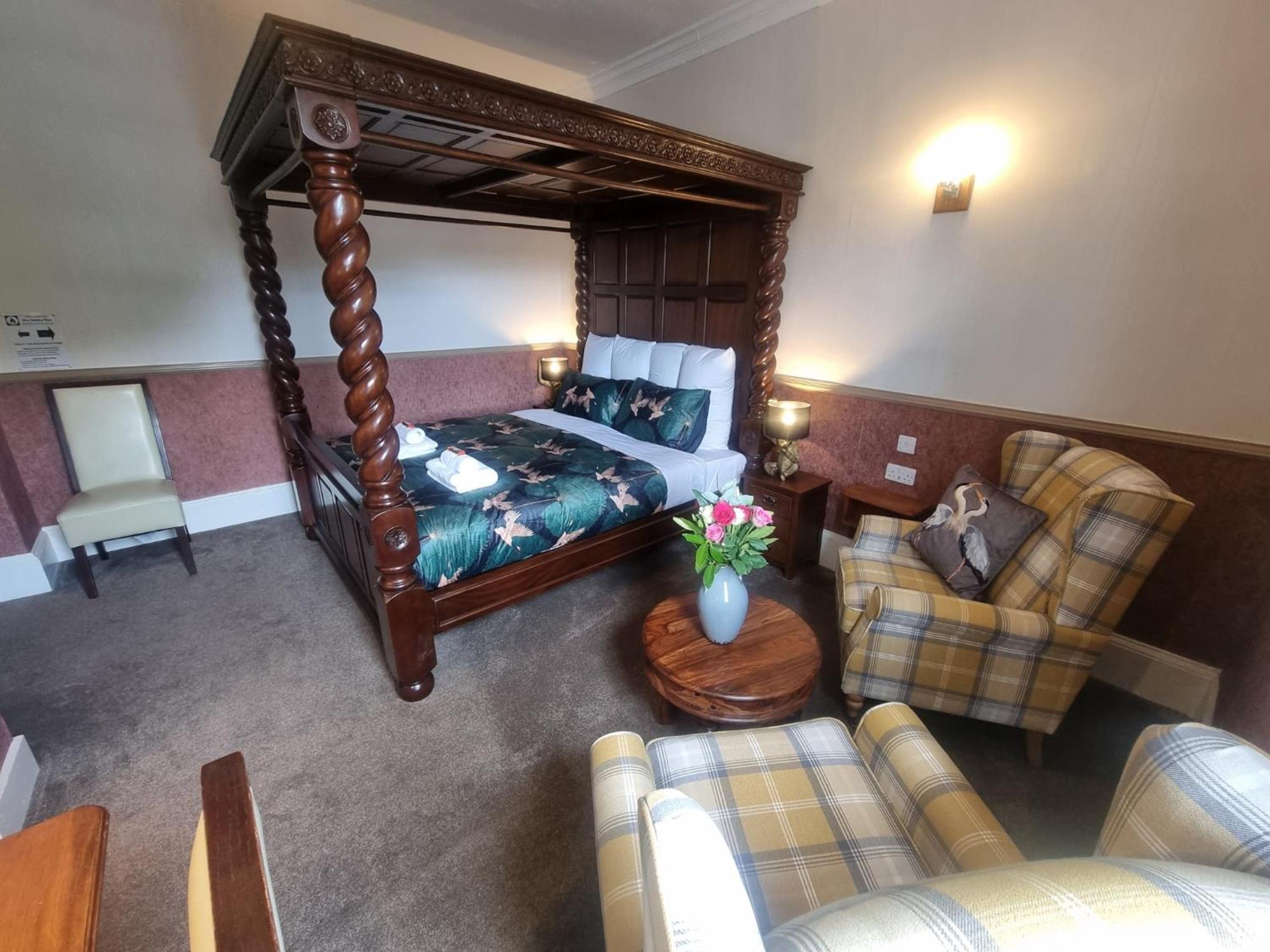 Roy Bridge Hotel Fort William Buitenkant foto