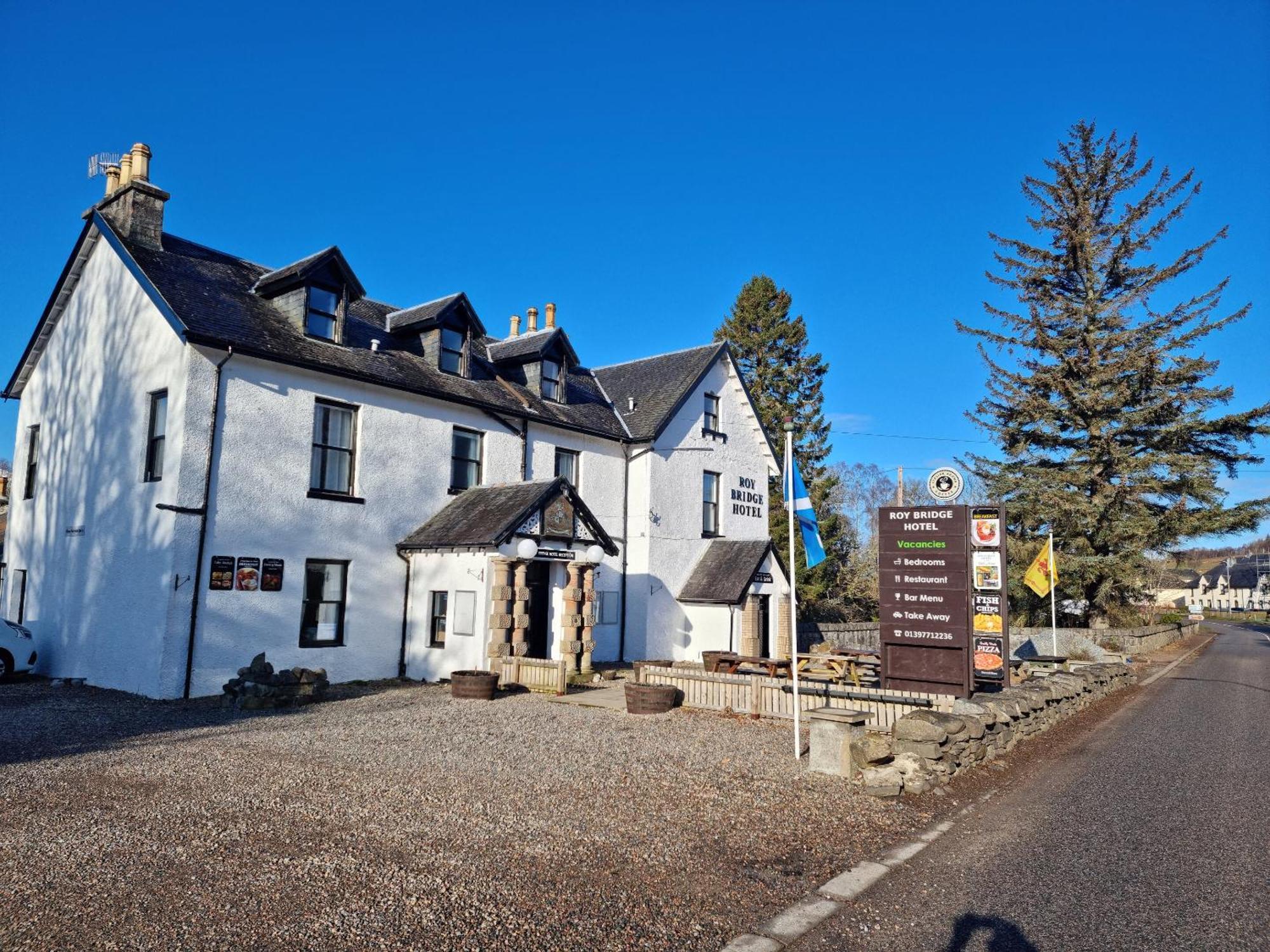 Roy Bridge Hotel Fort William Buitenkant foto