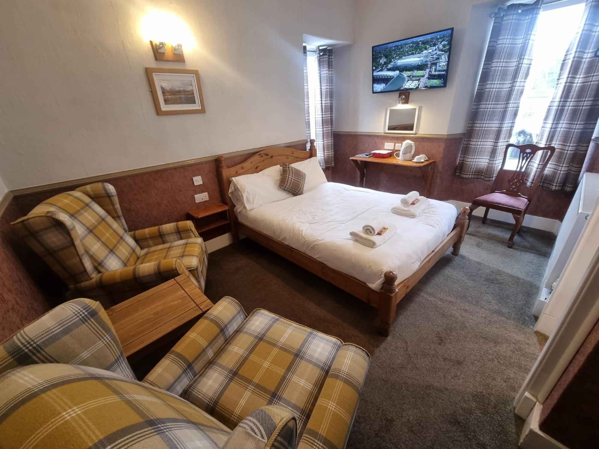Roy Bridge Hotel Fort William Buitenkant foto